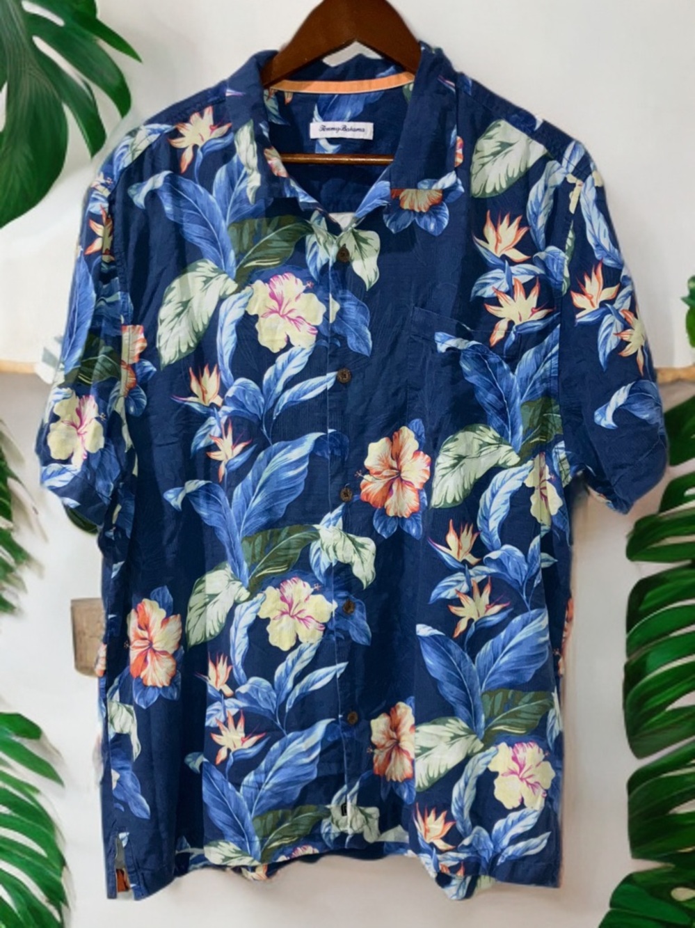 100% Silk Tommy Bahama Blue Tropical Floral Hawaiian Short Sleeve Camp Shirt L
